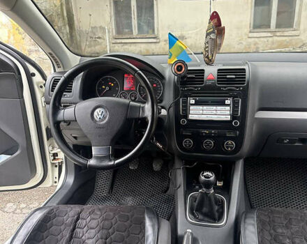 Білий Фольксваген Гольф, об'ємом двигуна 1.97 л та пробігом 220 тис. км за 6500 $, фото 11 на Automoto.ua