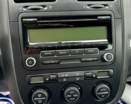 Белый Фольксваген Гольф, объемом двигателя 1.6 л и пробегом 217 тыс. км за 6400 $, фото 8 на Automoto.ua