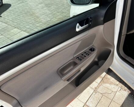 Білий Фольксваген Гольф, об'ємом двигуна 1.6 л та пробігом 225 тис. км за 6999 $, фото 5 на Automoto.ua