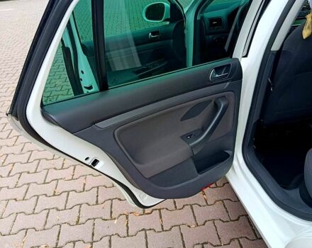 Белый Фольксваген Гольф, объемом двигателя 1.6 л и пробегом 203 тыс. км за 6900 $, фото 5 на Automoto.ua