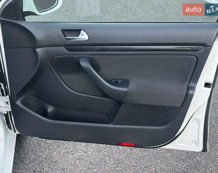 Белый Фольксваген Гольф, объемом двигателя 1.4 л и пробегом 213 тыс. км за 7799 $, фото 40 на Automoto.ua