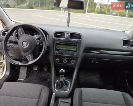 Білий Фольксваген Гольф, об'ємом двигуна 1.6 л та пробігом 174 тис. км за 7699 $, фото 10 на Automoto.ua