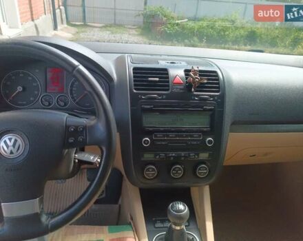 Белый Фольксваген Гольф, объемом двигателя 1.4 л и пробегом 270 тыс. км за 6000 $, фото 2 на Automoto.ua