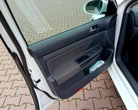 Белый Фольксваген Гольф, объемом двигателя 1.6 л и пробегом 203 тыс. км за 6900 $, фото 4 на Automoto.ua