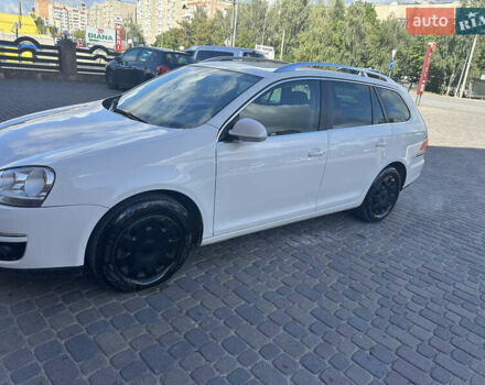 Белый Фольксваген Гольф, объемом двигателя 1.39 л и пробегом 190 тыс. км за 5777 $, фото 1 на Automoto.ua