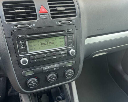 Белый Фольксваген Гольф, объемом двигателя 1.39 л и пробегом 190 тыс. км за 5777 $, фото 11 на Automoto.ua