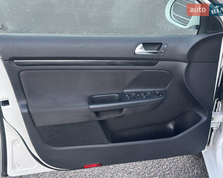 Белый Фольксваген Гольф, объемом двигателя 1.4 л и пробегом 213 тыс. км за 7799 $, фото 29 на Automoto.ua