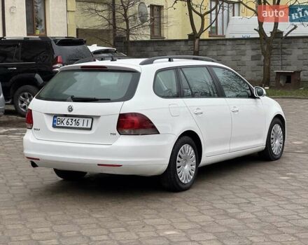Білий Фольксваген Гольф, об'ємом двигуна 1.6 л та пробігом 348 тис. км за 7900 $, фото 4 на Automoto.ua