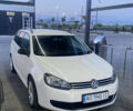 Белый Фольксваген Гольф, объемом двигателя 1.6 л и пробегом 300 тыс. км за 6100 $, фото 1 на Automoto.ua