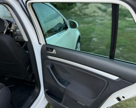 Белый Фольксваген Гольф, объемом двигателя 1.6 л и пробегом 252 тыс. км за 8000 $, фото 17 на Automoto.ua