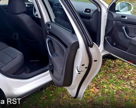 Белый Фольксваген Гольф, объемом двигателя 1.6 л и пробегом 256 тыс. км за 7550 $, фото 4 на Automoto.ua