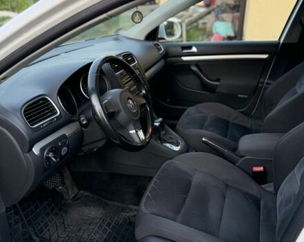 Белый Фольксваген Гольф, объемом двигателя 1.6 л и пробегом 252 тыс. км за 8000 $, фото 10 на Automoto.ua