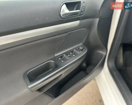 Белый Фольксваген Гольф, объемом двигателя 1.39 л и пробегом 188 тыс. км за 5850 $, фото 12 на Automoto.ua