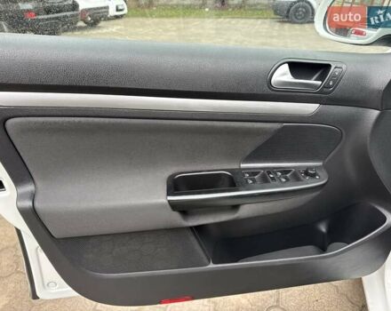 Білий Фольксваген Гольф, об'ємом двигуна 1.6 л та пробігом 348 тис. км за 7900 $, фото 15 на Automoto.ua