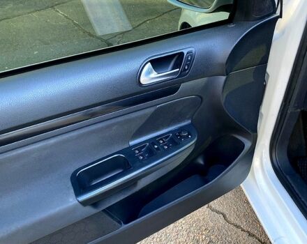 Білий Фольксваген Гольф, об'ємом двигуна 1.6 л та пробігом 381 тис. км за 8000 $, фото 7 на Automoto.ua