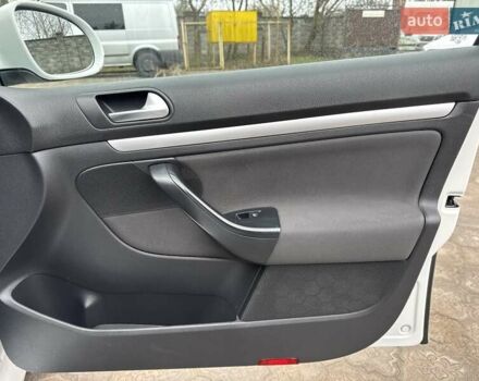 Білий Фольксваген Гольф, об'ємом двигуна 1.6 л та пробігом 348 тис. км за 7900 $, фото 27 на Automoto.ua