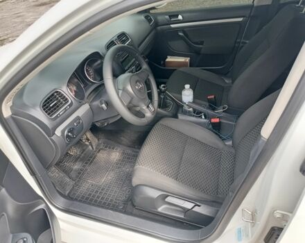 Белый Фольксваген Гольф, объемом двигателя 1.6 л и пробегом 295 тыс. км за 7500 $, фото 2 на Automoto.ua