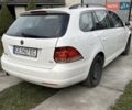 Фольксваген Гольф 2011 в Черновцах на Automoto.ua Белый Фольксваген Гольф, объемом двигателя 1.6 л и пробегом 260 тыс. км за 7600 $, фото 1 на Automoto.ua