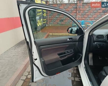 Белый Фольксваген Гольф, объемом двигателя 1.6 л и пробегом 295 тыс. км за 8000 $, фото 17 на Automoto.ua