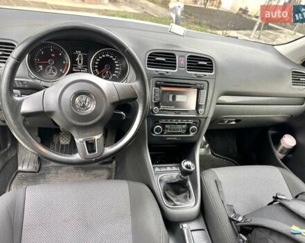 Фольксваген Гольф 2011 в Черновцах на Automoto.ua Белый Фольксваген Гольф, объемом двигателя 1.6 л и пробегом 260 тыс. км за 7600 $, фото 5 на Automoto.ua