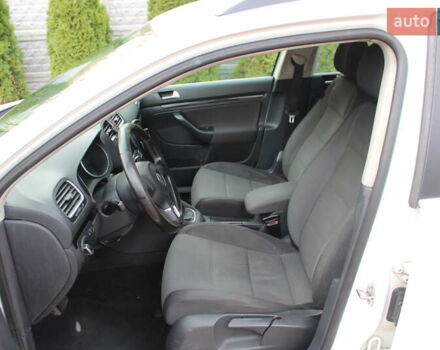 Белый Фольксваген Гольф, объемом двигателя 1.97 л и пробегом 329 тыс. км за 8250 $, фото 6 на Automoto.ua