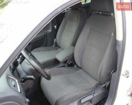 Белый Фольксваген Гольф, объемом двигателя 1.97 л и пробегом 329 тыс. км за 8250 $, фото 7 на Automoto.ua