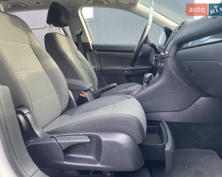 Білий Фольксваген Гольф, об'ємом двигуна 1.6 л та пробігом 235 тис. км за 9100 $, фото 41 на Automoto.ua