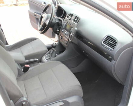 Белый Фольксваген Гольф, объемом двигателя 1.97 л и пробегом 329 тыс. км за 8250 $, фото 11 на Automoto.ua