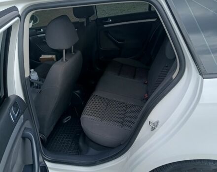 Белый Фольксваген Гольф, объемом двигателя 1.6 л и пробегом 295 тыс. км за 7500 $, фото 1 на Automoto.ua