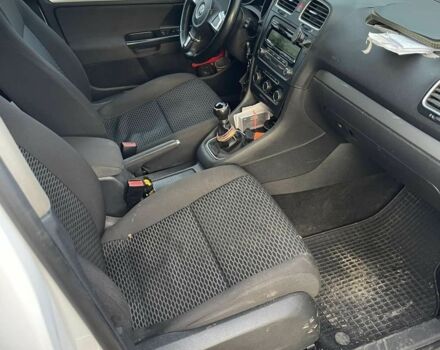 Белый Фольксваген Гольф, объемом двигателя 1.6 л и пробегом 300 тыс. км за 6000 $, фото 5 на Automoto.ua