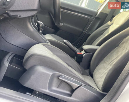 Білий Фольксваген Гольф, об'ємом двигуна 1.6 л та пробігом 235 тис. км за 9100 $, фото 30 на Automoto.ua