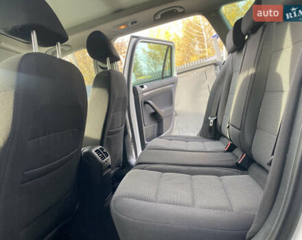 Білий Фольксваген Гольф, об'ємом двигуна 1.6 л та пробігом 235 тис. км за 9100 $, фото 35 на Automoto.ua