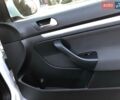 Белый Фольксваген Гольф, объемом двигателя 1.6 л и пробегом 290 тыс. км за 8200 $, фото 13 на Automoto.ua