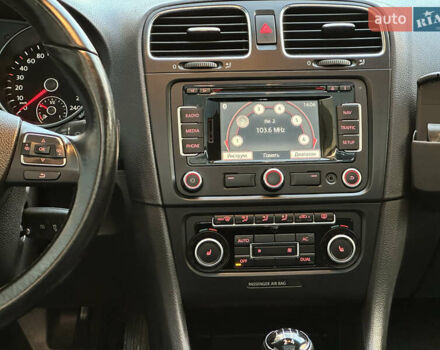 Білий Фольксваген Гольф, об'ємом двигуна 1.6 л та пробігом 241 тис. км за 7650 $, фото 24 на Automoto.ua