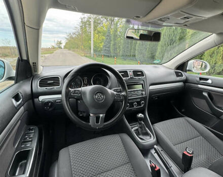 Белый Фольксваген Гольф, объемом двигателя 1.6 л и пробегом 246 тыс. км за 8100 $, фото 7 на Automoto.ua