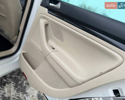 Белый Фольксваген Гольф, объемом двигателя 1.6 л и пробегом 254 тыс. км за 8199 $, фото 51 на Automoto.ua