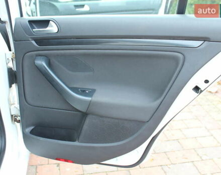 Белый Фольксваген Гольф, объемом двигателя 1.97 л и пробегом 329 тыс. км за 8250 $, фото 13 на Automoto.ua