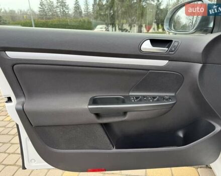 Белый Фольксваген Гольф, объемом двигателя 1.6 л и пробегом 256 тыс. км за 7150 $, фото 14 на Automoto.ua