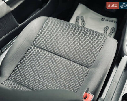 Белый Фольксваген Гольф, объемом двигателя 1.6 л и пробегом 263 тыс. км за 7999 $, фото 34 на Automoto.ua