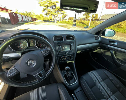 Белый Фольксваген Гольф, объемом двигателя 1.6 л и пробегом 327 тыс. км за 7800 $, фото 15 на Automoto.ua