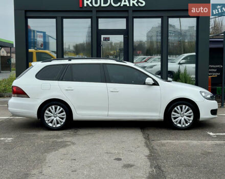 Белый Фольксваген Гольф, объемом двигателя 1.6 л и пробегом 263 тыс. км за 7999 $, фото 5 на Automoto.ua