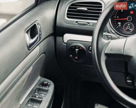 Белый Фольксваген Гольф, объемом двигателя 1.6 л и пробегом 263 тыс. км за 7999 $, фото 31 на Automoto.ua