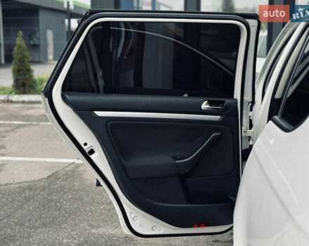 Белый Фольксваген Гольф, объемом двигателя 1.6 л и пробегом 263 тыс. км за 7999 $, фото 8 на Automoto.ua