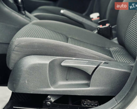 Белый Фольксваген Гольф, объемом двигателя 1.6 л и пробегом 263 тыс. км за 7999 $, фото 17 на Automoto.ua