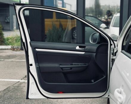 Білий Фольксваген Гольф, об'ємом двигуна 1.6 л та пробігом 263 тис. км за 7999 $, фото 15 на Automoto.ua