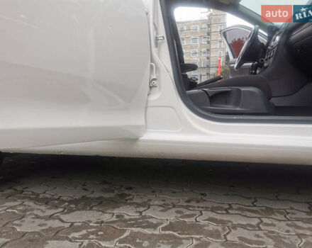 Белый Фольксваген Гольф, объемом двигателя 1.6 л и пробегом 285 тыс. км за 8100 $, фото 26 на Automoto.ua