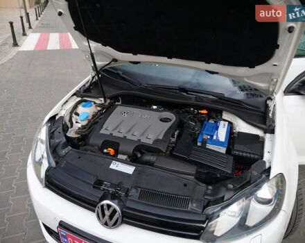 Білий Фольксваген Гольф, об'ємом двигуна 2 л та пробігом 253 тис. км за 9500 $, фото 10 на Automoto.ua