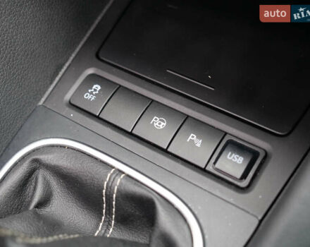 Білий Фольксваген Гольф, об'ємом двигуна 2 л та пробігом 253 тис. км за 9500 $, фото 26 на Automoto.ua