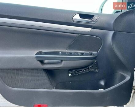 Белый Фольксваген Гольф, объемом двигателя 1.6 л и пробегом 289 тыс. км за 9590 $, фото 14 на Automoto.ua