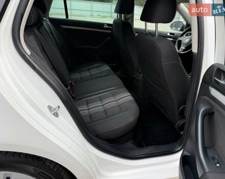 Белый Фольксваген Гольф, объемом двигателя 1.6 л и пробегом 256 тыс. км за 7150 $, фото 12 на Automoto.ua